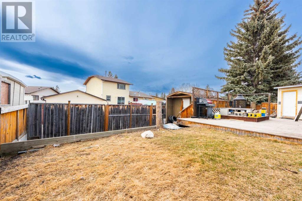 423 Rundleson Place NE
