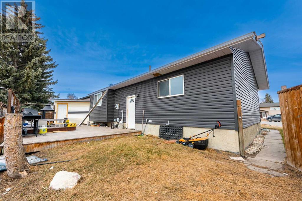 423 Rundleson Place NE