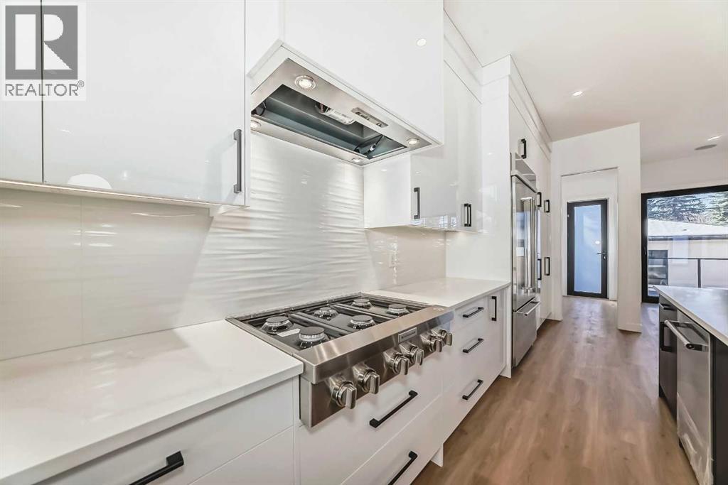 2107 Victoria Crescent NW