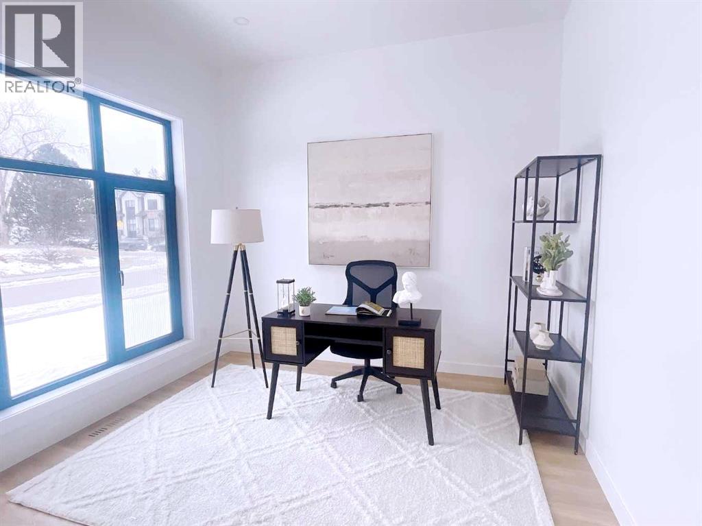 2107 Victoria Crescent NW