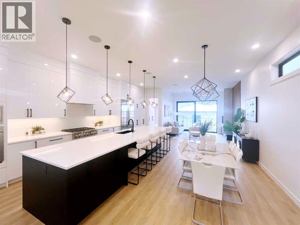 2107 Victoria Crescent NW