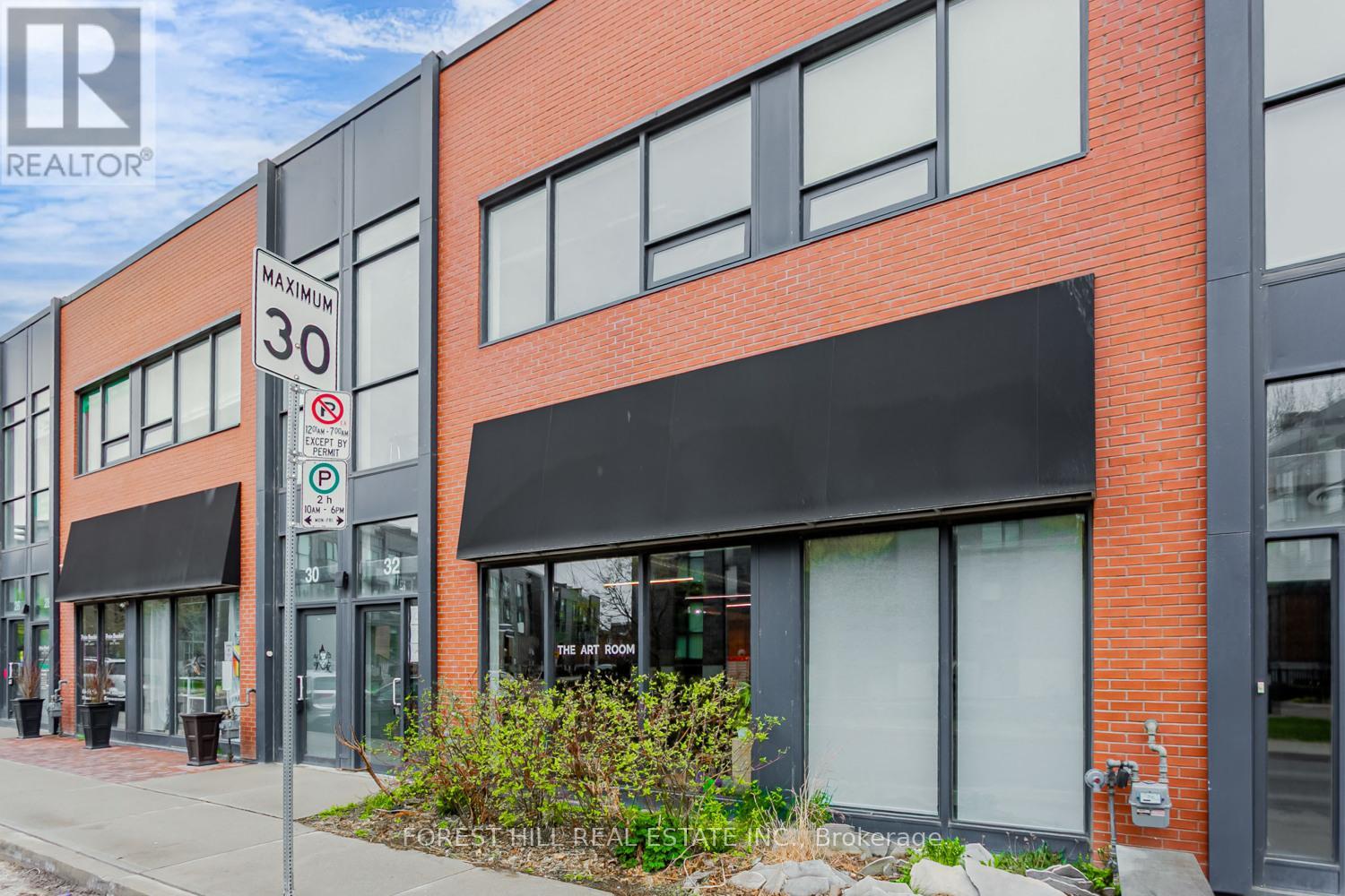 32 SOUSA MENDES STREET