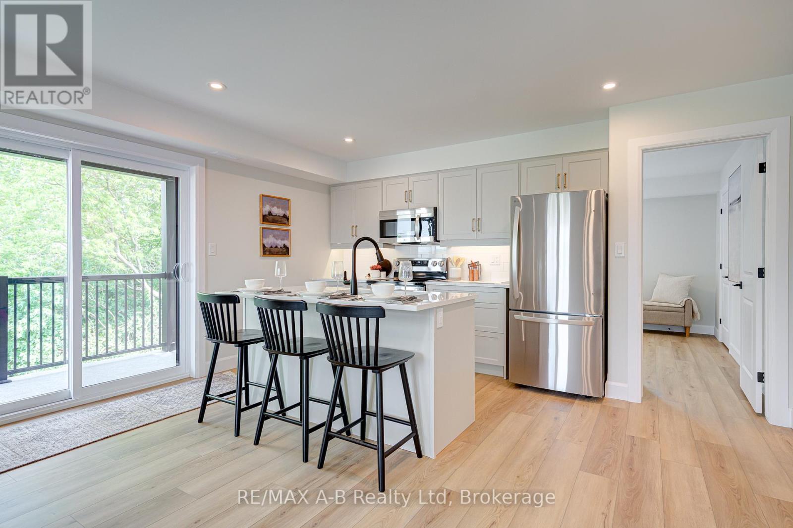 #9 - 428 QUEEN STREET W