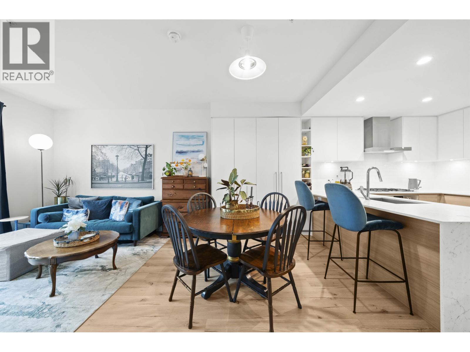 422 3131 MURRAY STREET