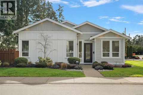 2251 Frost Ave Sidney BC V8L1P7