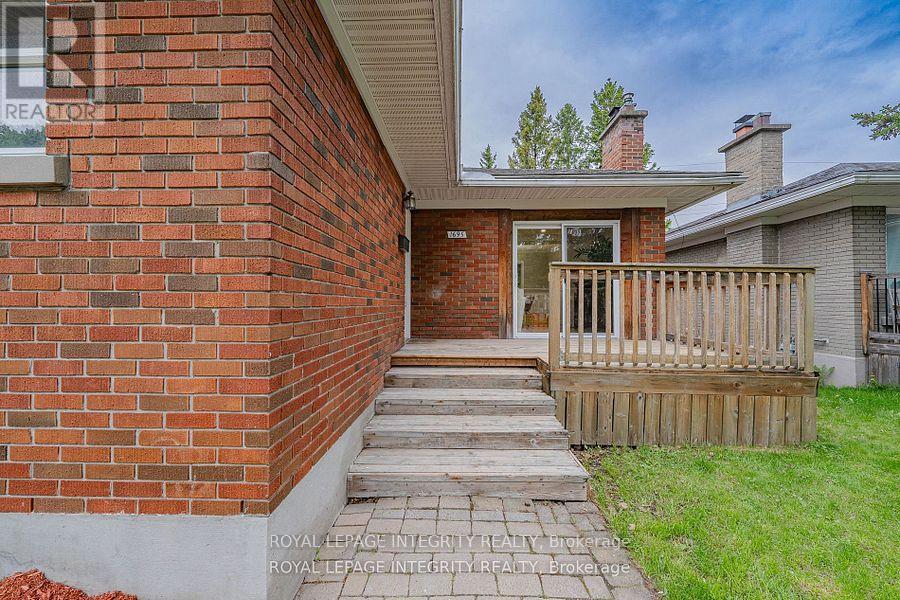 1695 GAGE CRESCENT N