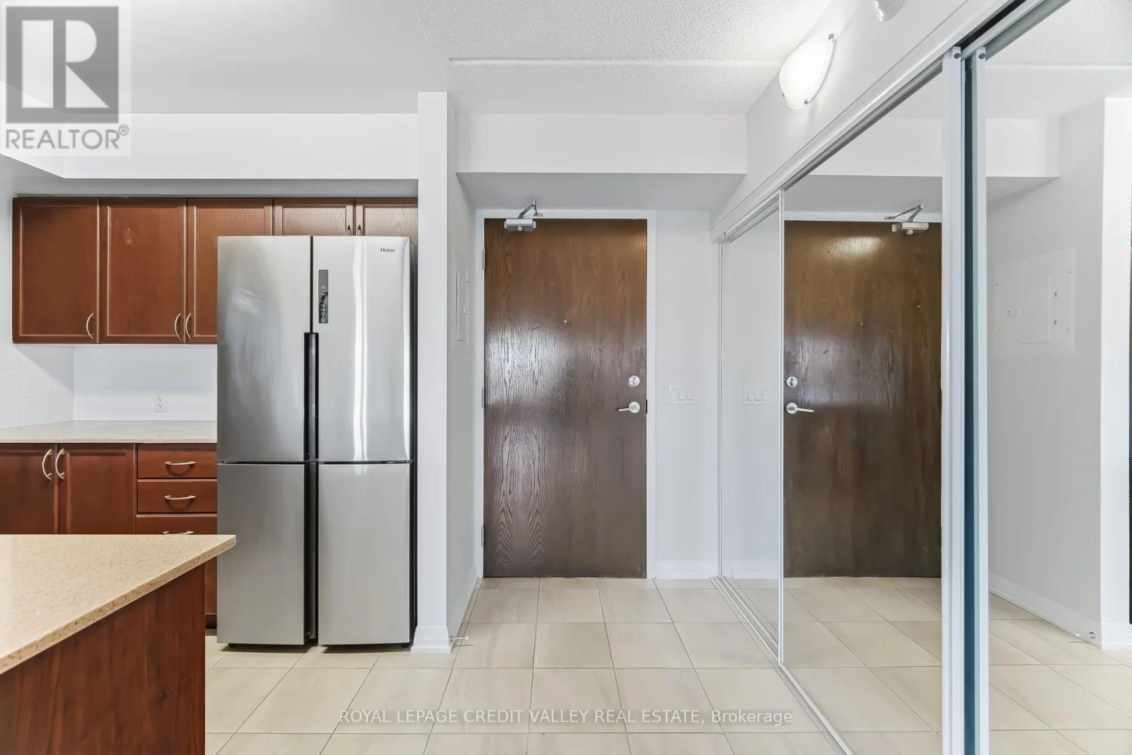 206 - 30 VIA ROSEDALE