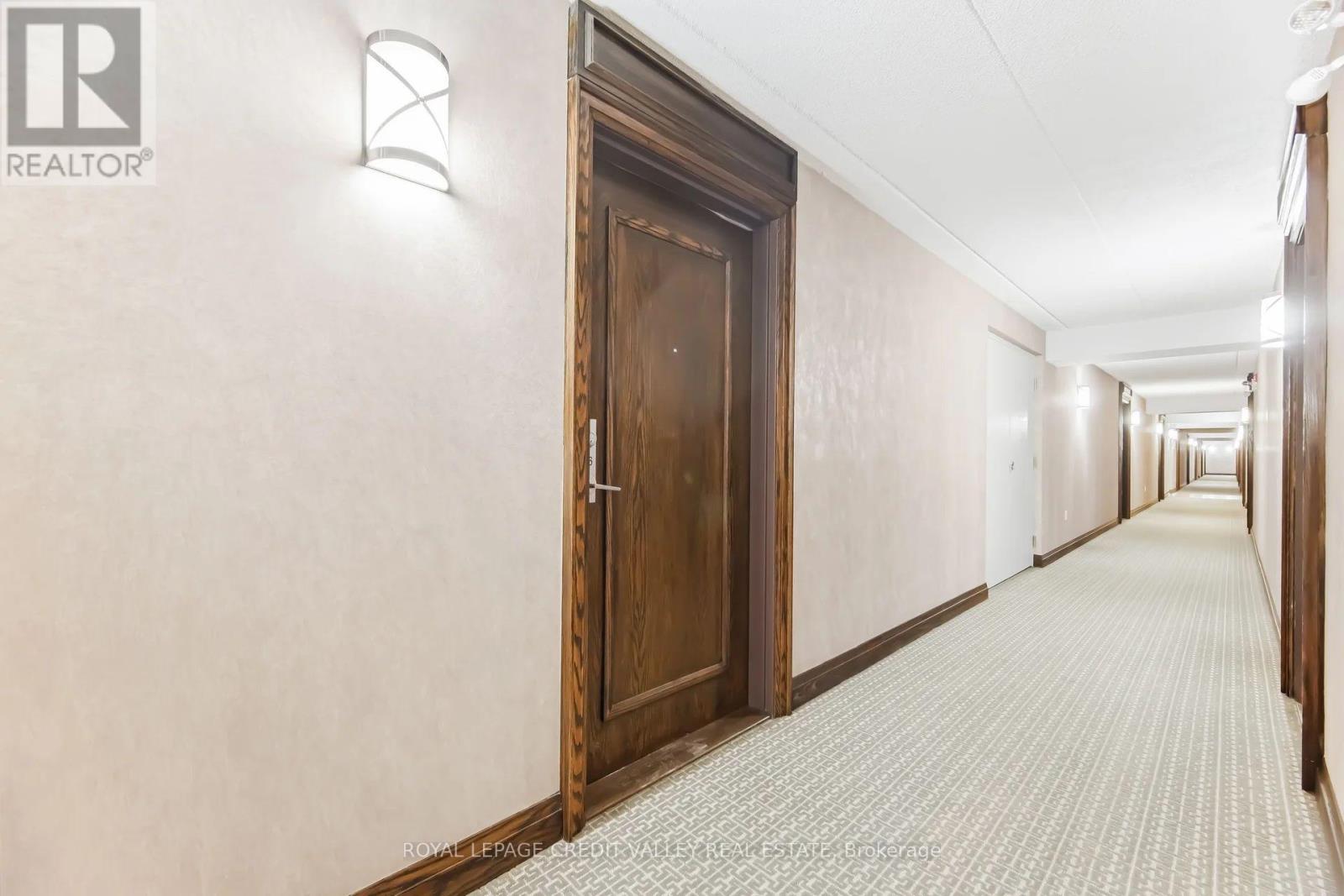 206 - 30 VIA ROSEDALE