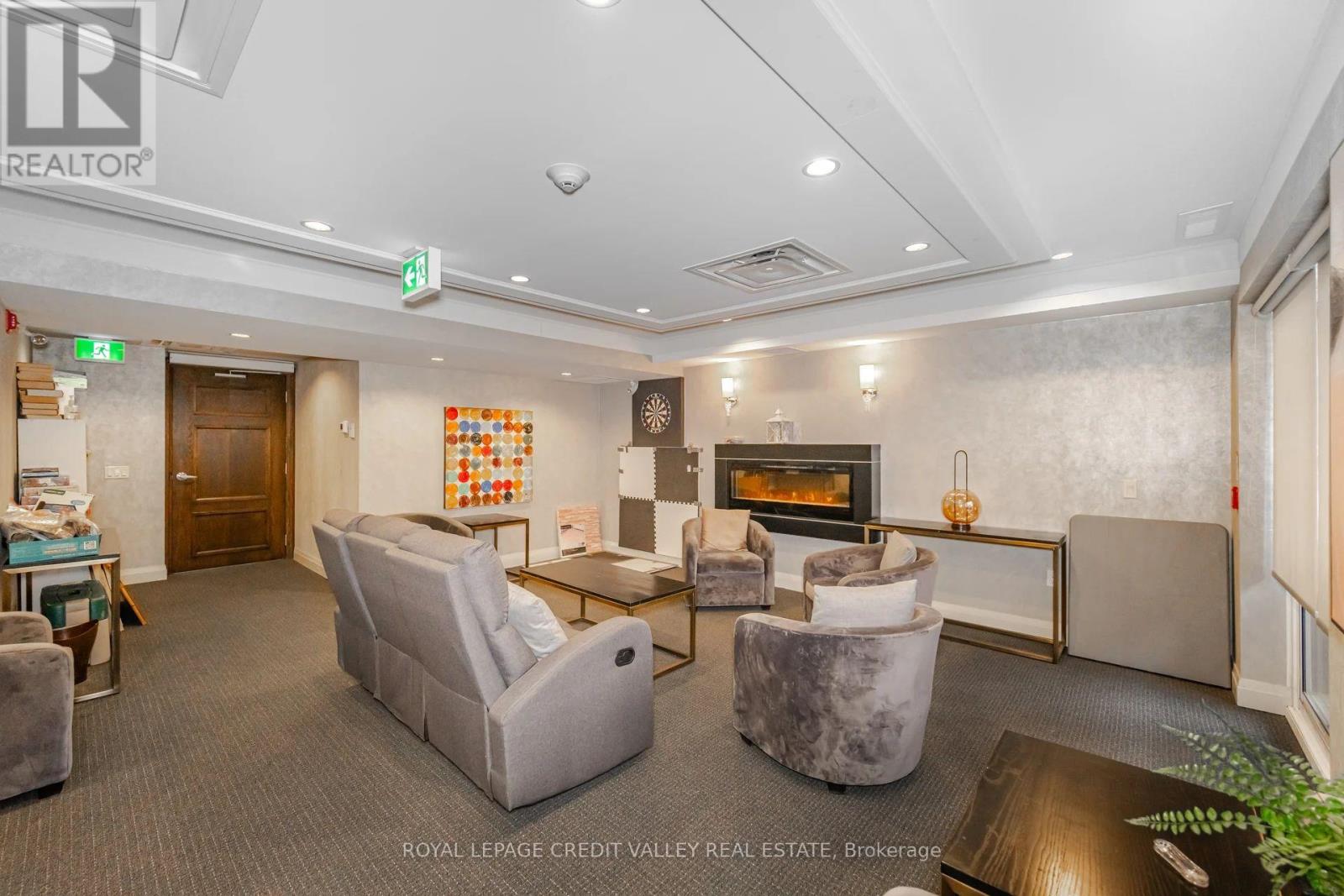 206 - 30 VIA ROSEDALE