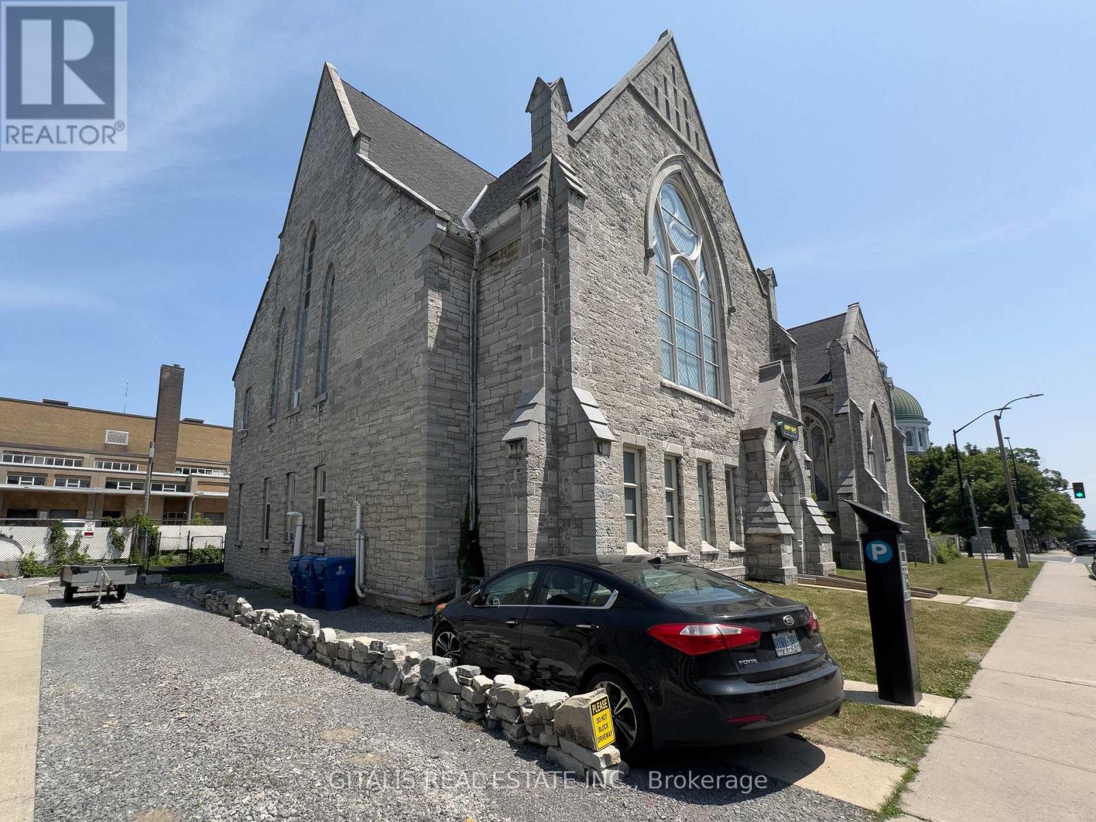 126 WELLINGTON STREET