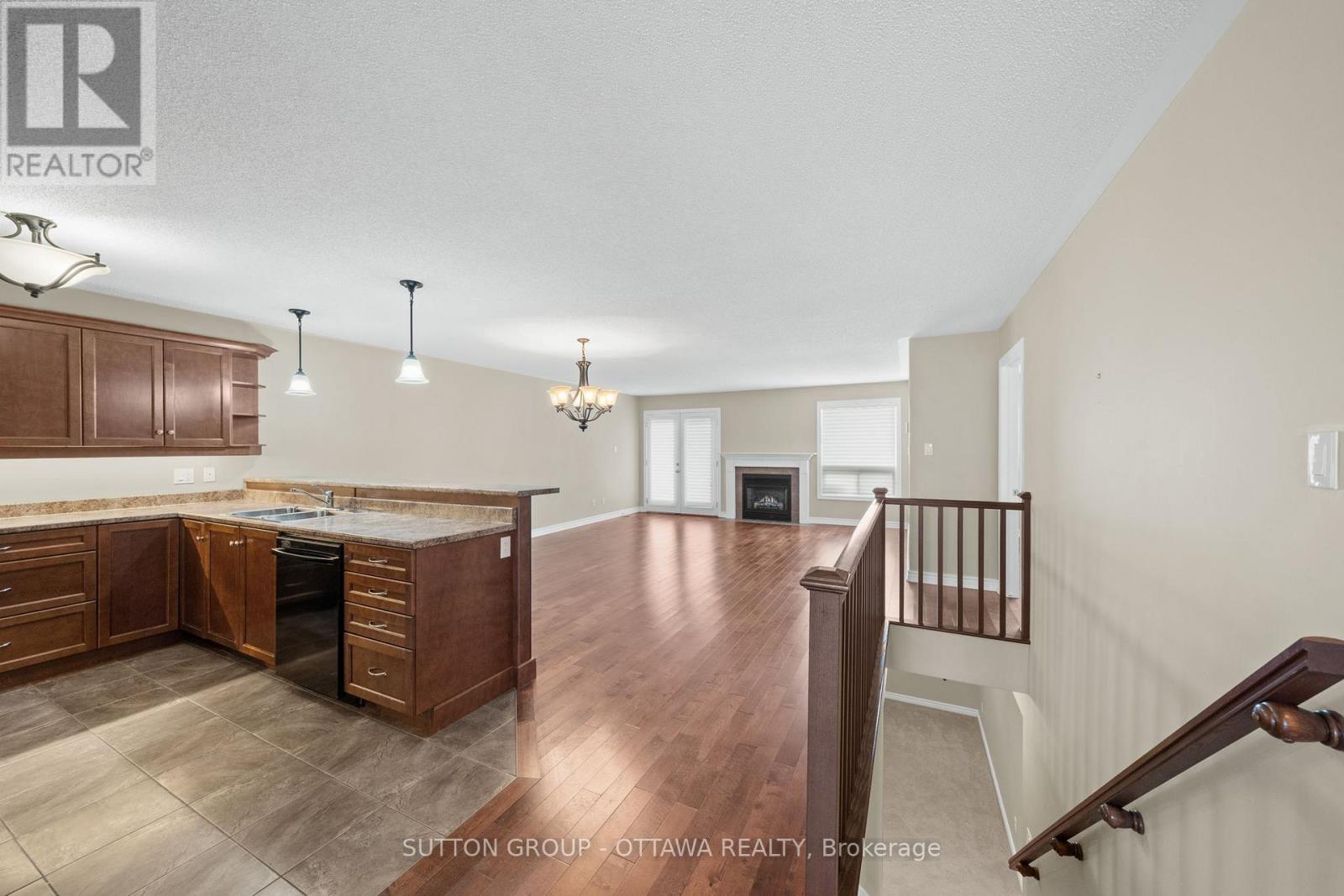 458 VAN DUSEN STREET