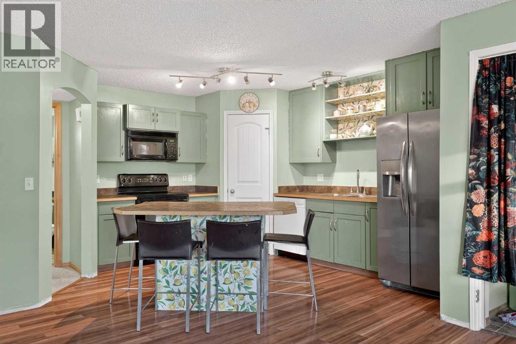 105, 23 Everridge Square SW