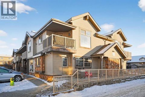 105, 23 Everridge Square SW Calgary AB T2Y5J6