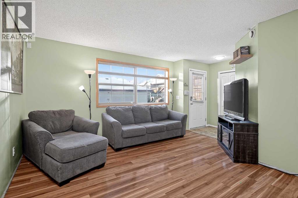 105, 23 Everridge Square SW