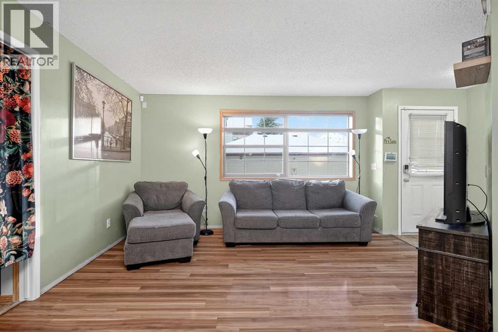 105, 23 Everridge Square SW