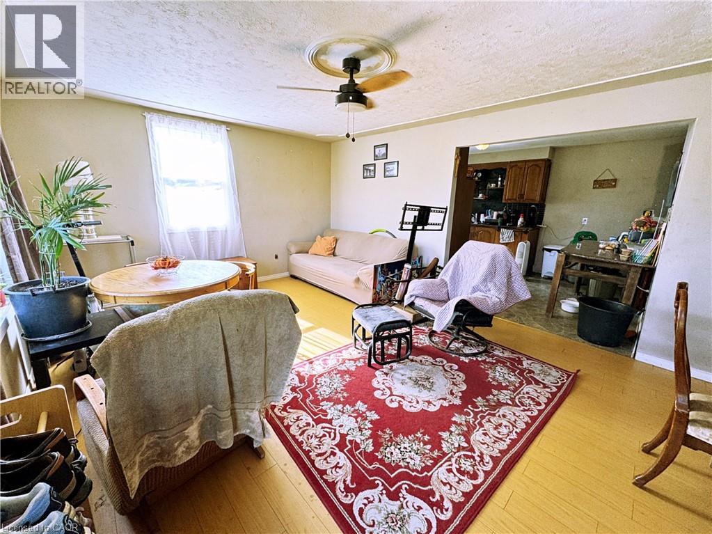 128 METCALFE Street S