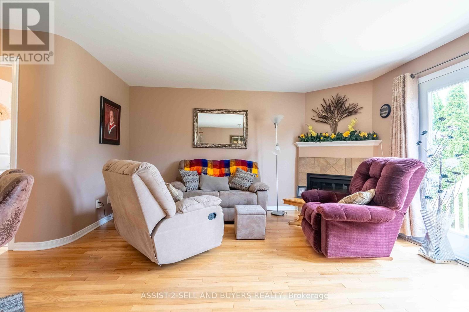 95 MCKENZIE STREET W