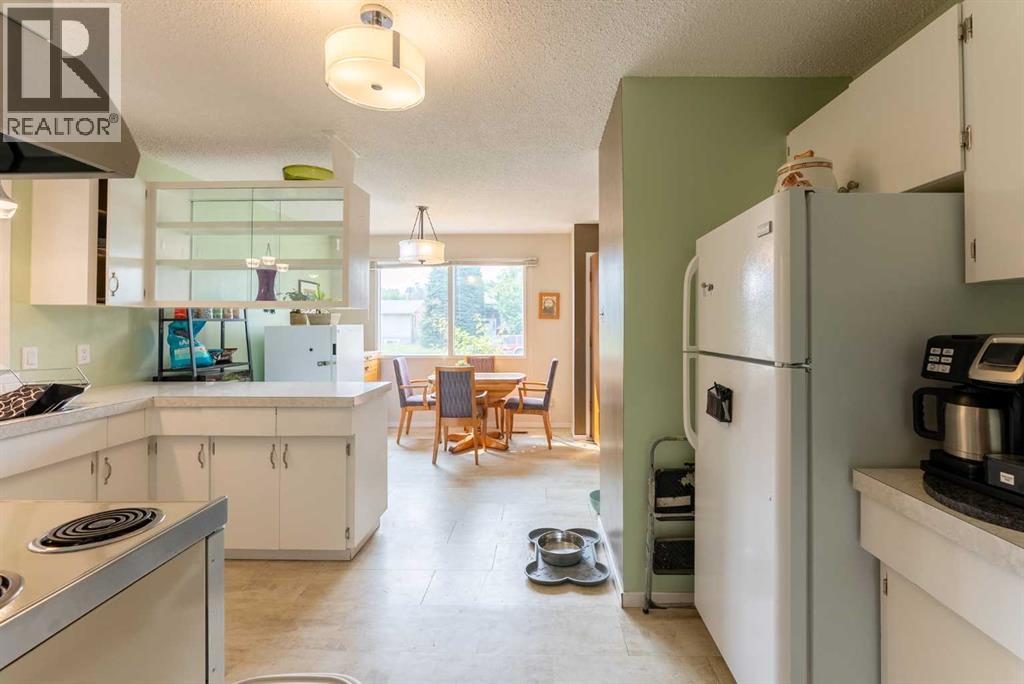 85 Park Meadows Boulevard N