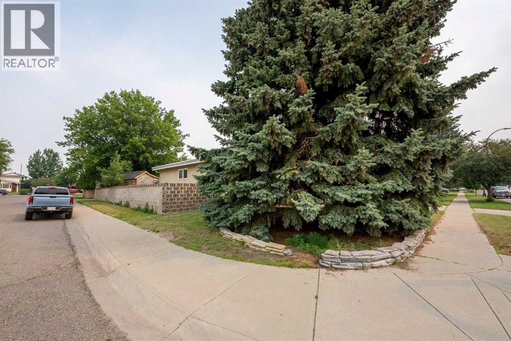 85 Park Meadows Boulevard N