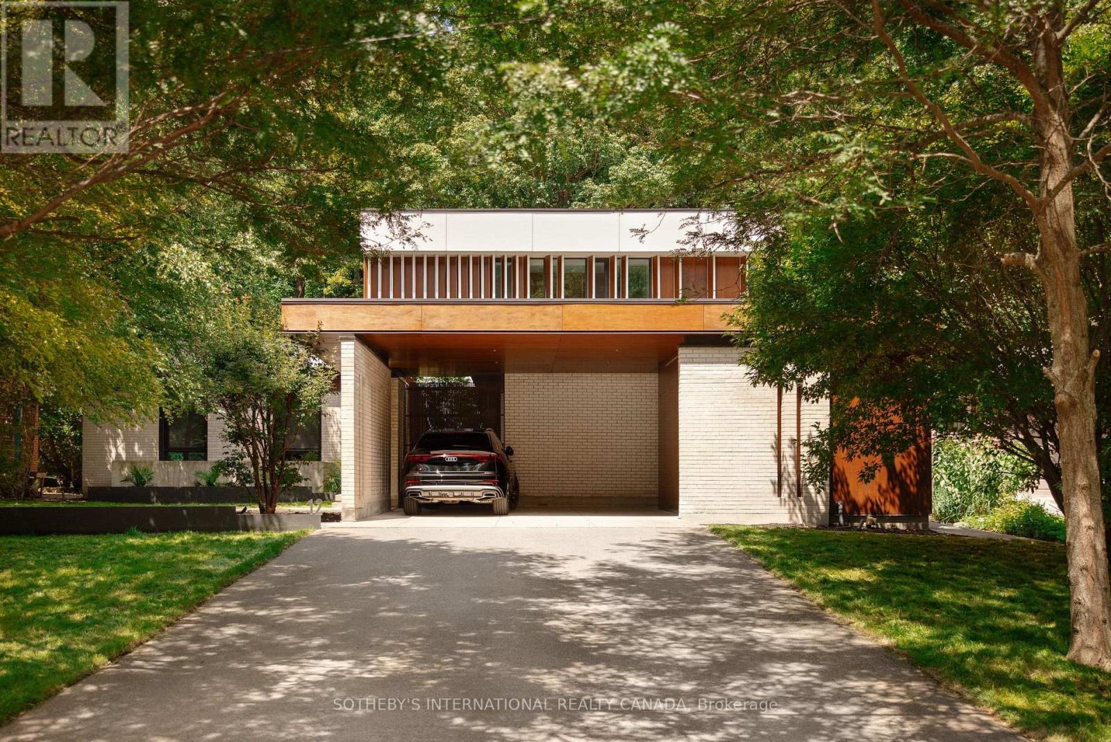 12 YORK VALLEY CRESCENT