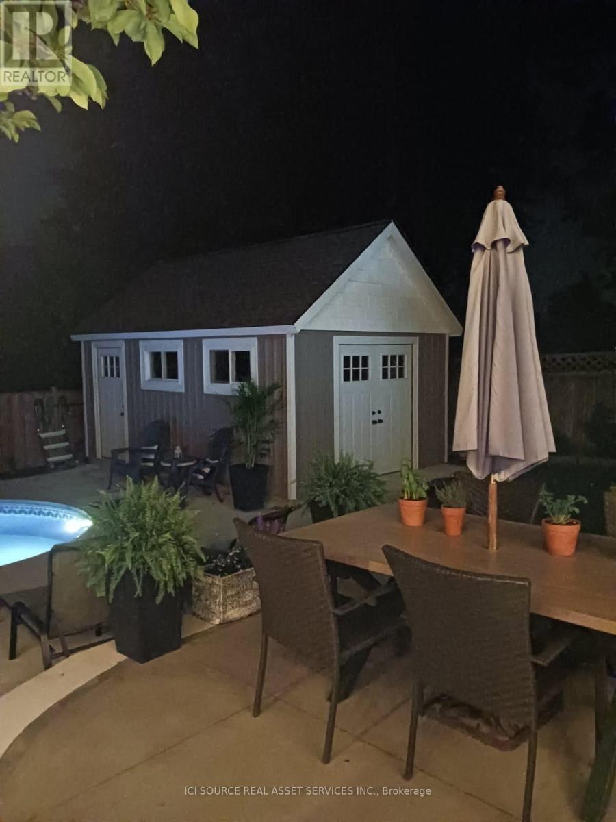 112 THORNHILL CRESCENT