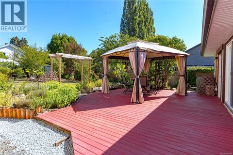 862 Canterbury Rd Saanich BC V8X3E6