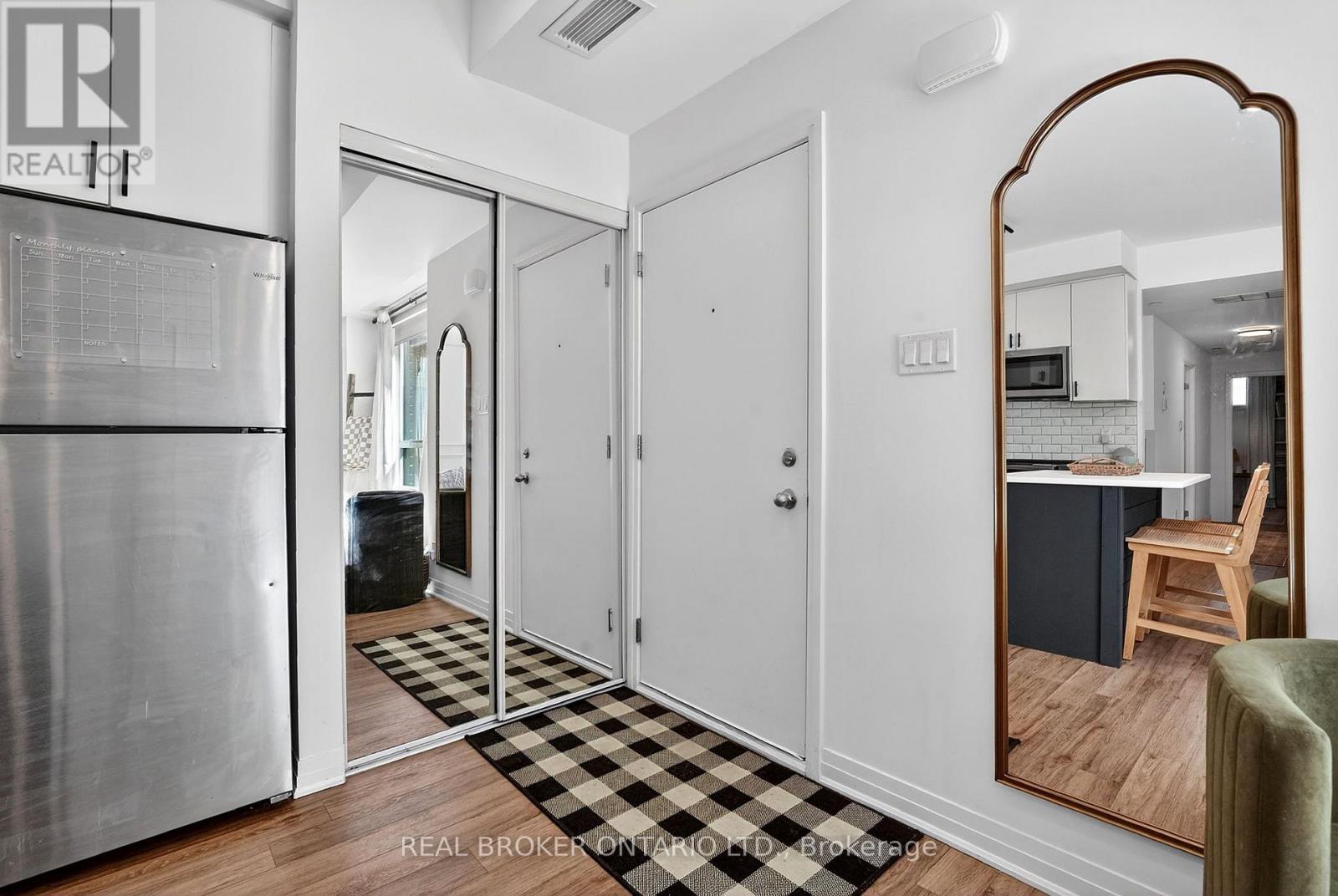 9 - 1238 CAWTHRA ROAD