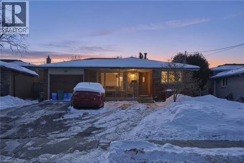 57 GAINSBOROUGH Road Hamilton ON L8E1E3