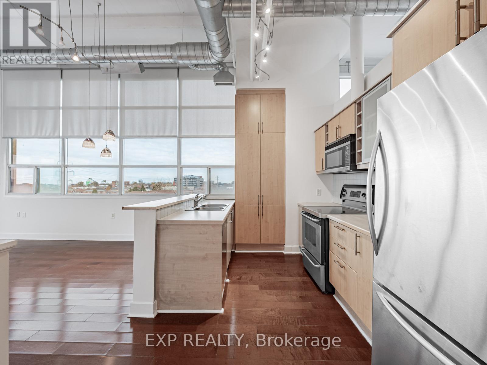 411 - 1001 ROSELAWN AVENUE