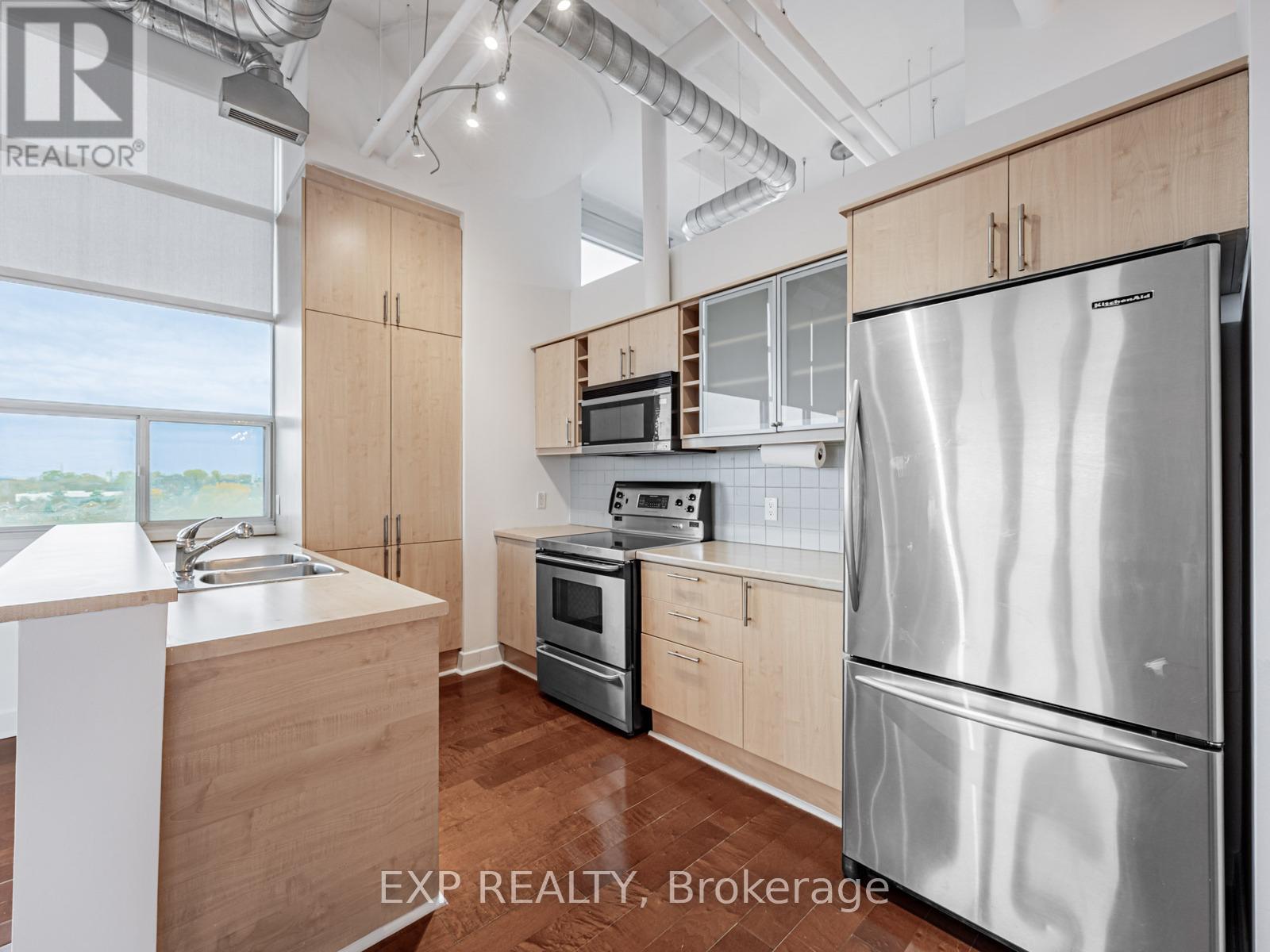 411 - 1001 ROSELAWN AVENUE