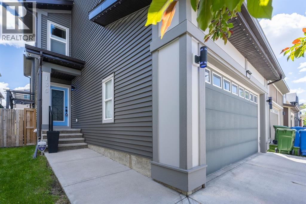 135 Evansridge Crescent NW