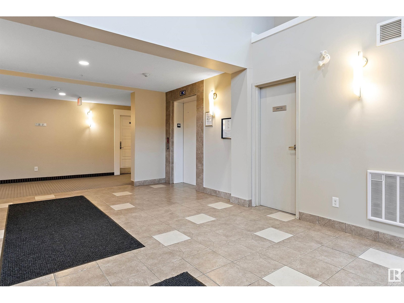 #153 7805 71 ST NW