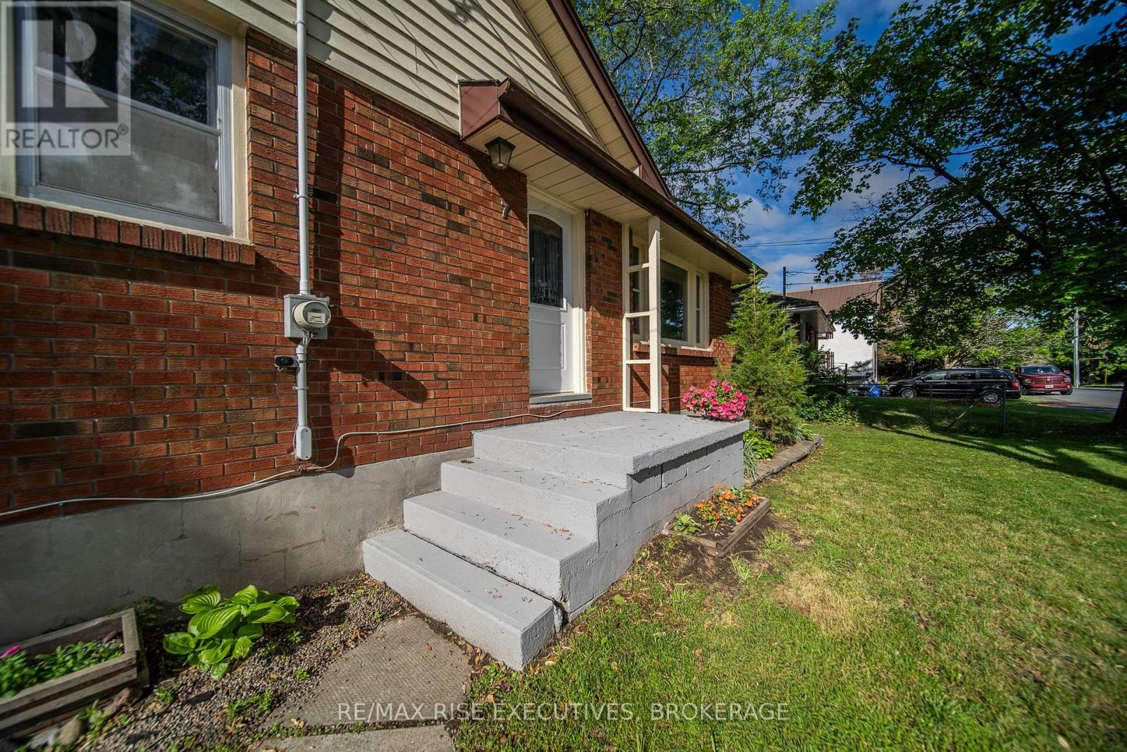 7 BENJAMIN STREET
