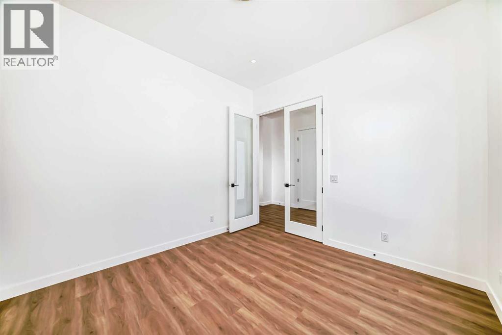 2107 Victoria Crescent NW