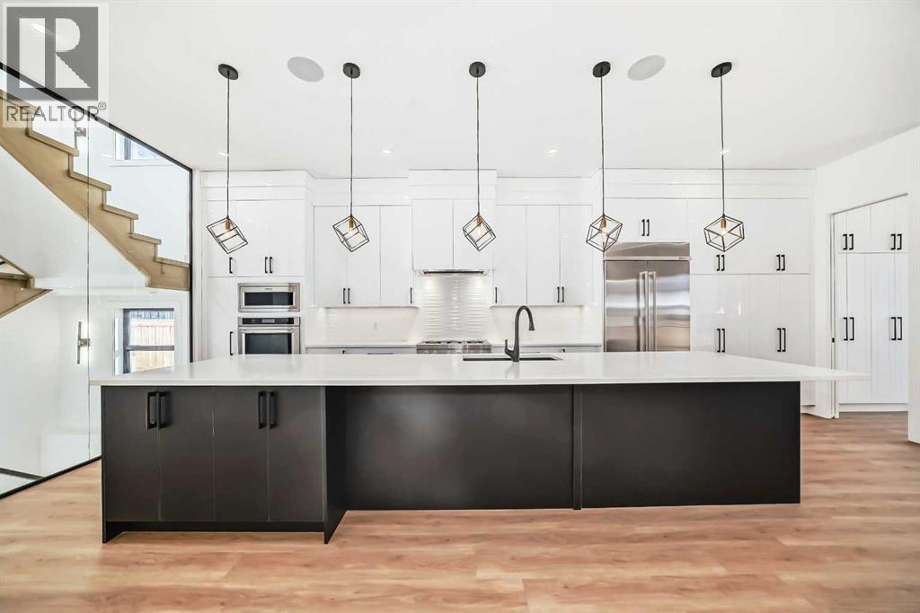 2107 Victoria Crescent NW