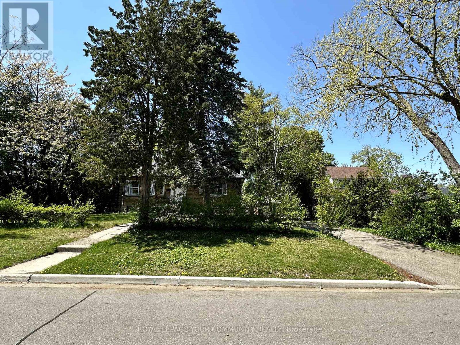 2 BOTFIELD AVENUE
