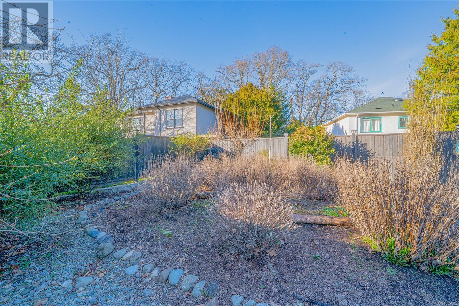 3771 Winston Cres