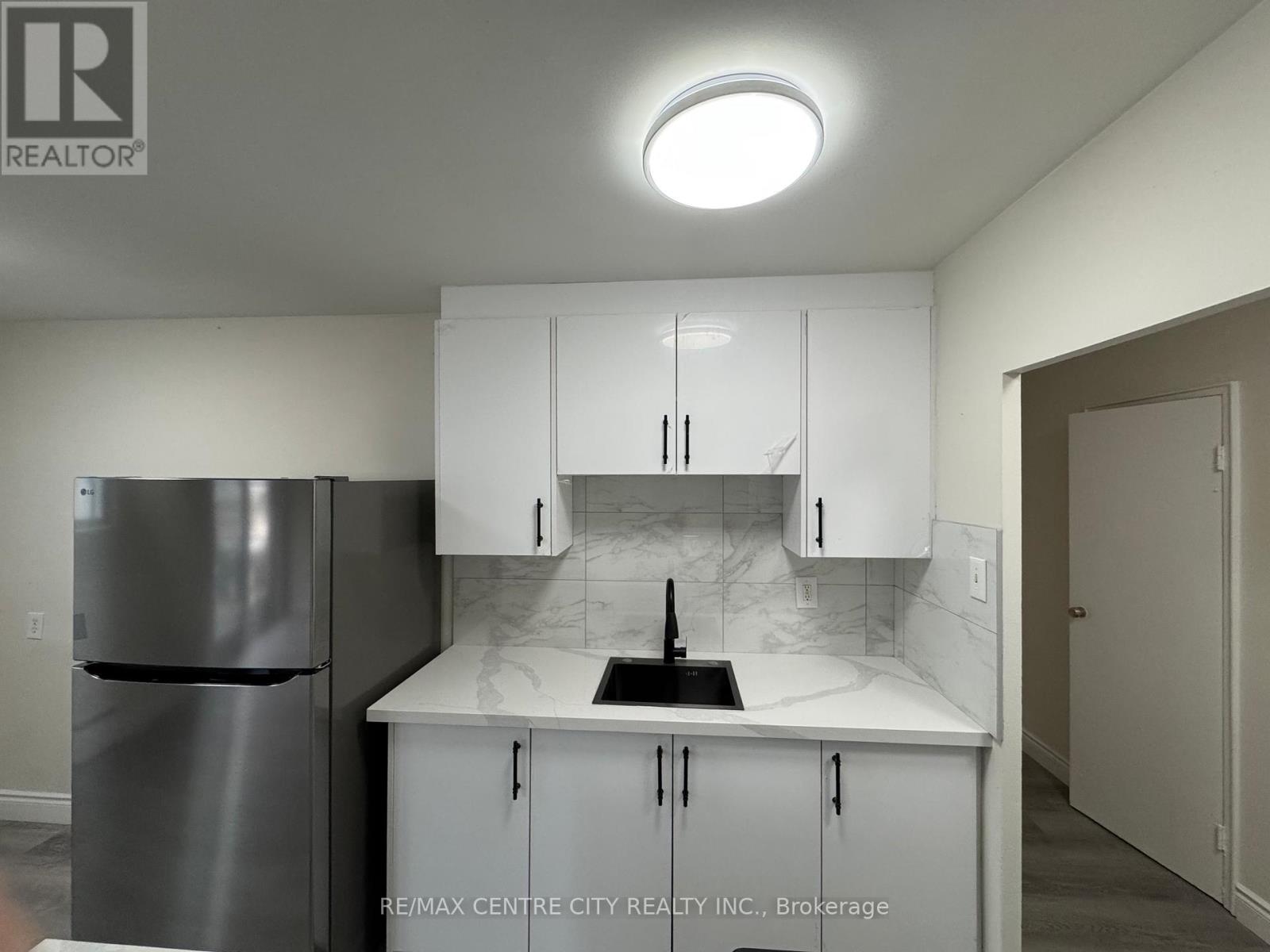 206 - 1830 DUMONT STREET