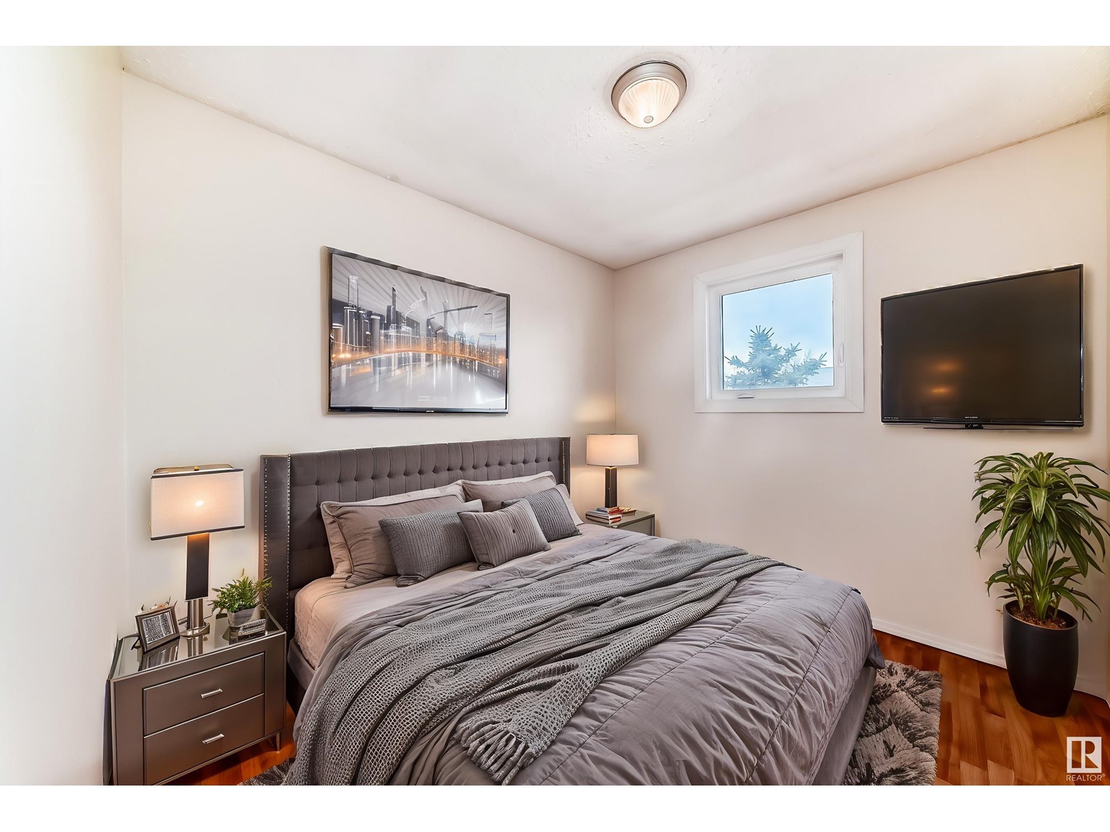 8417 29 AV NW