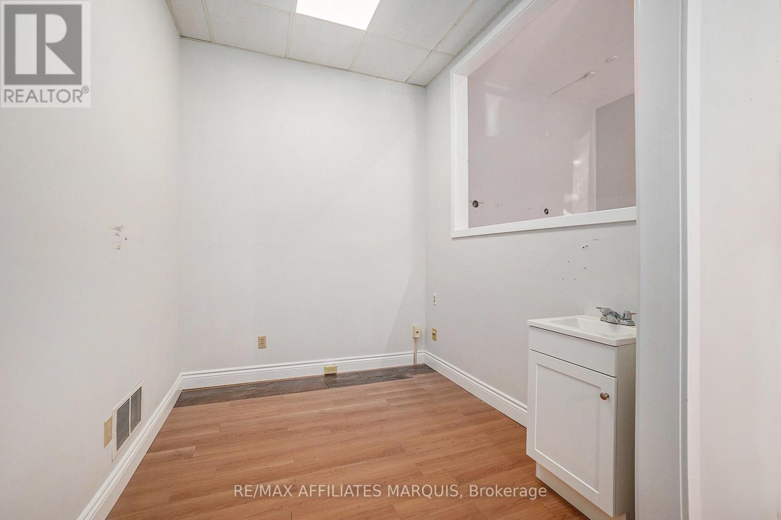 C - 23 WILSON STREET W