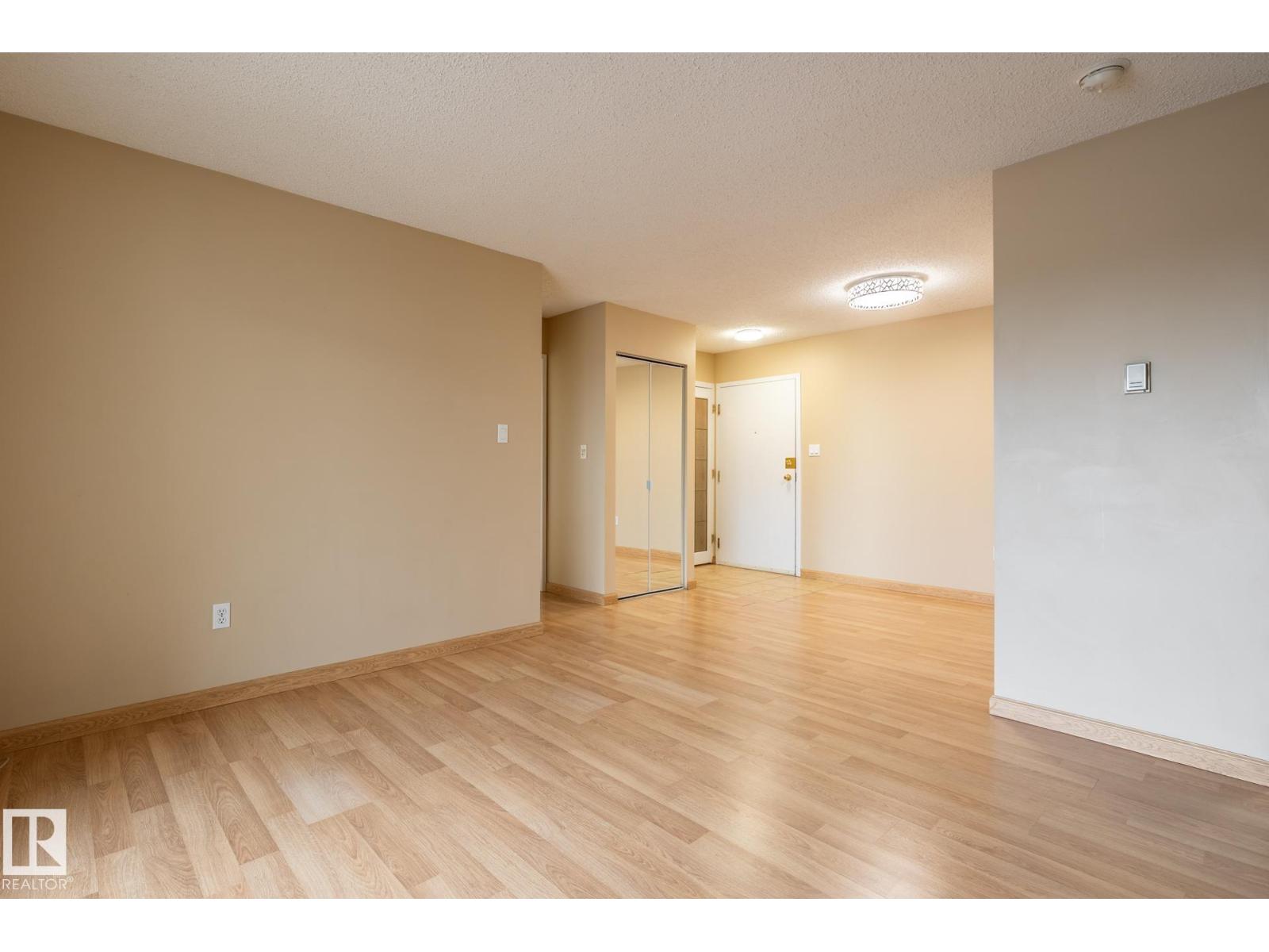 #324 6720 158 AV NW