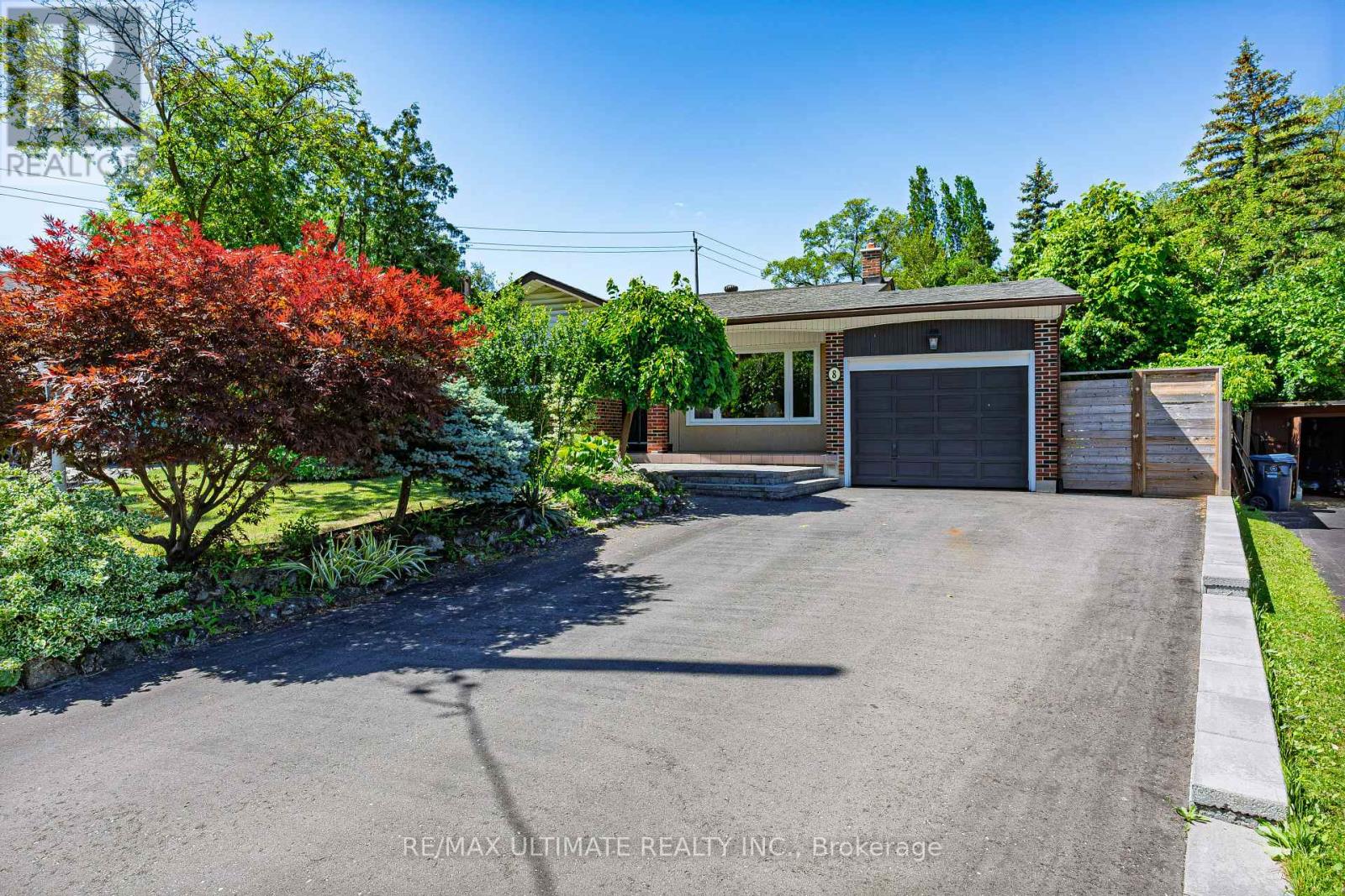 Photo 1 of 32 — 8 NORDIC PLACE, Toronto (Parkwoods-Donalda), ON M3A2H9