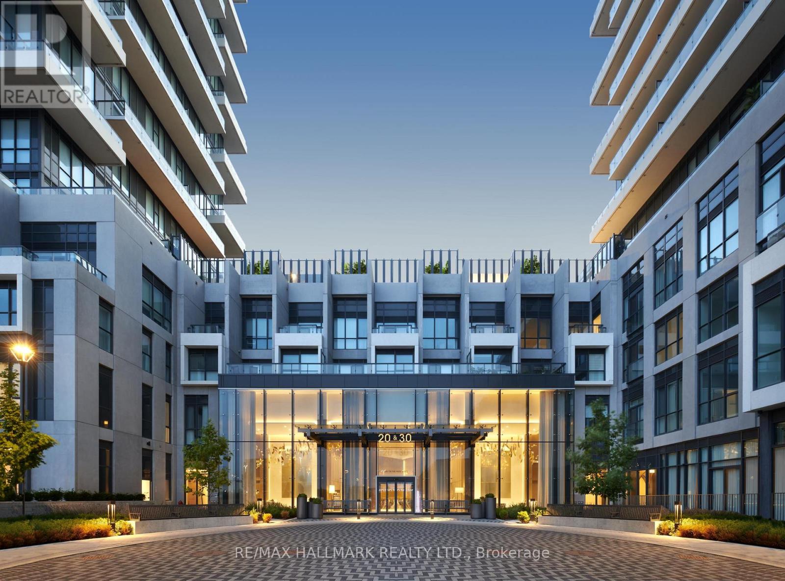 PL01 - 10 INN ON THE PARK DRIVE