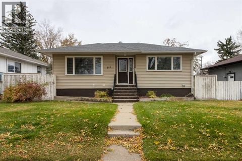 813 Stafford Drive N Lethbridge AB T1H2B4