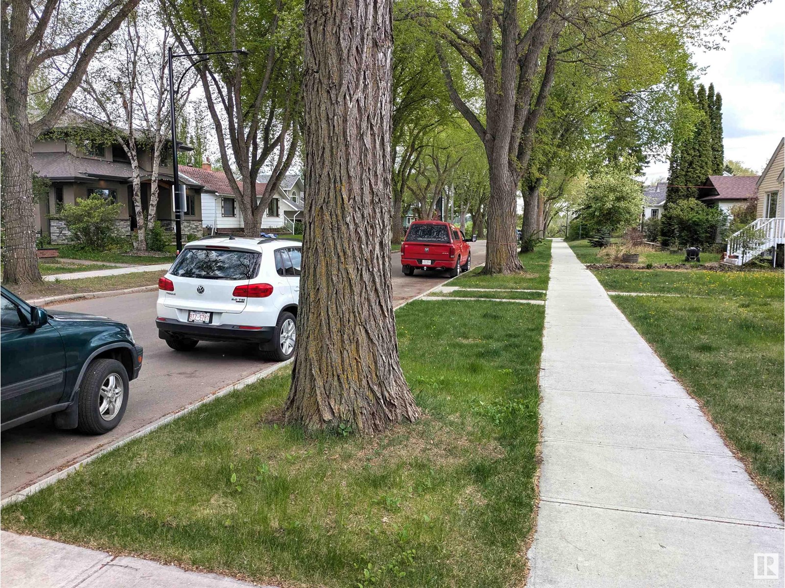 10880 74 ST NW