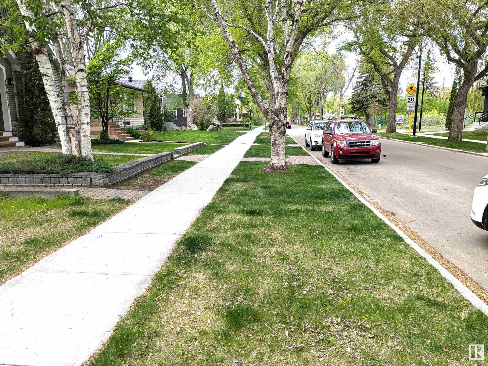 10880 74 ST NW