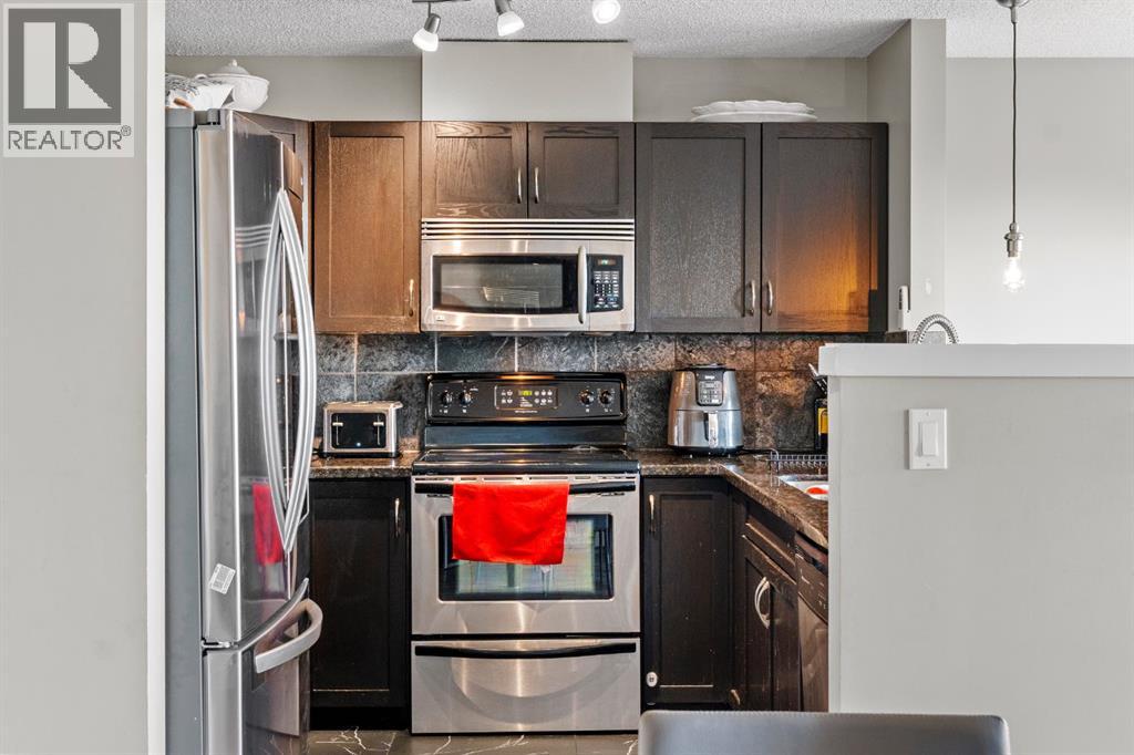 10, 105 Village Heights SW