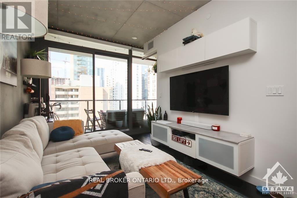 815 - 224 LYON STREET N