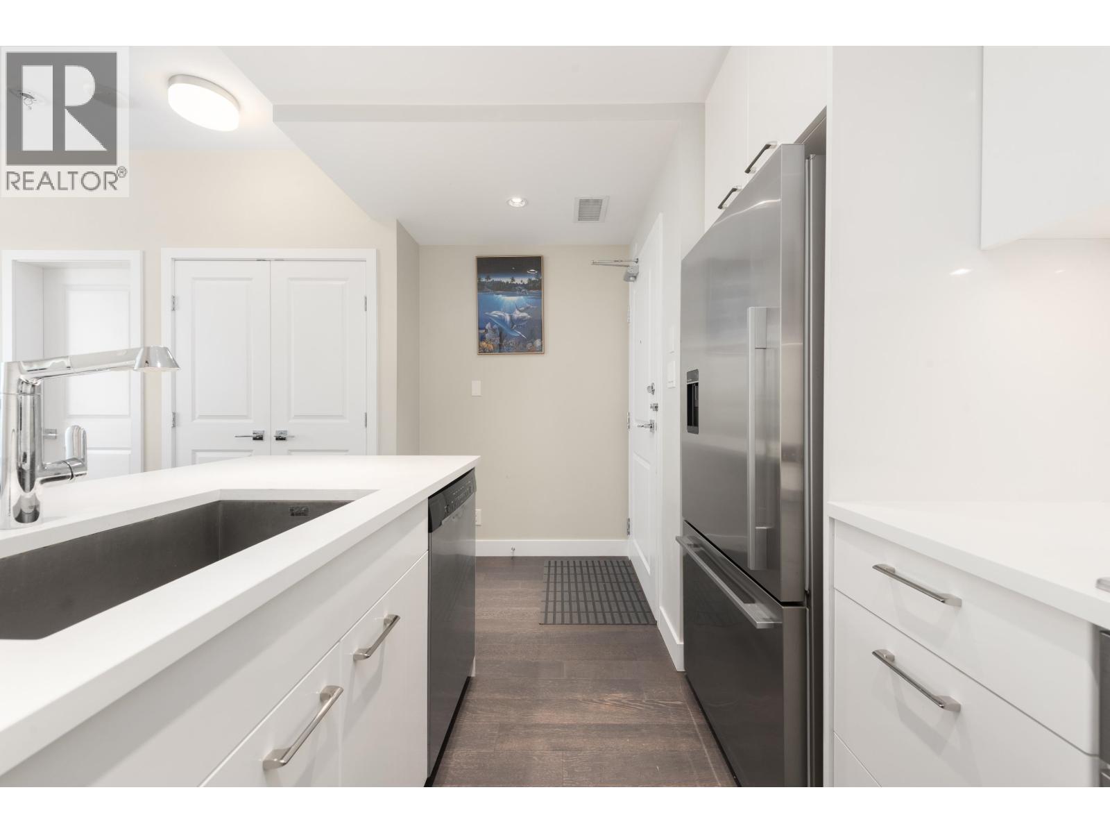 205 6383 CAMBIE STREET