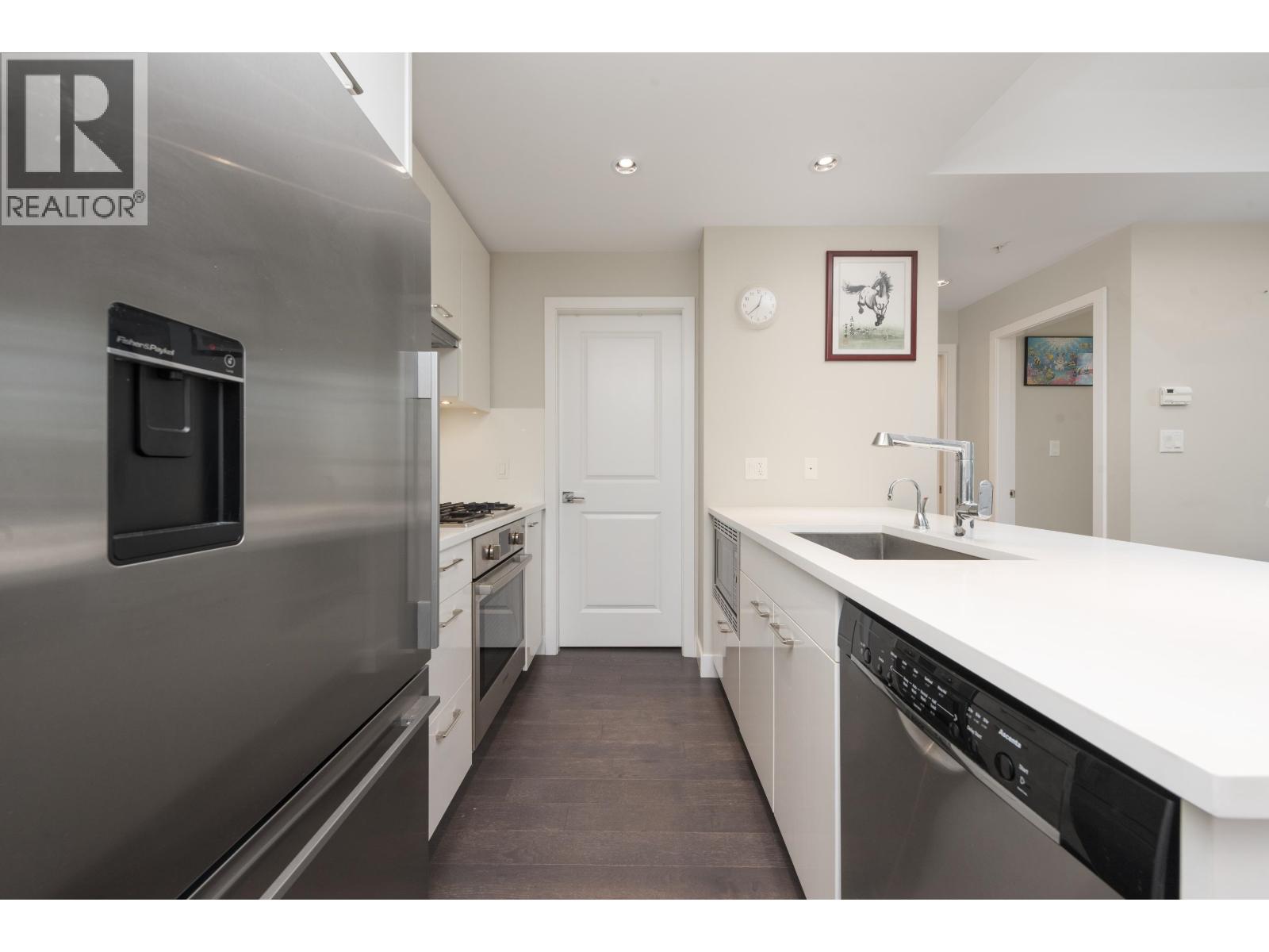 205 6383 CAMBIE STREET